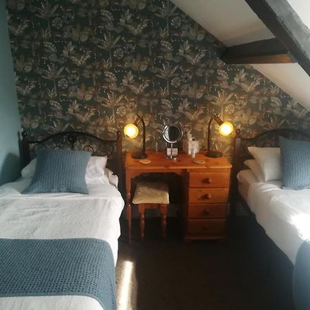 Tara Bed & Breakfast Fishguard Exterior photo