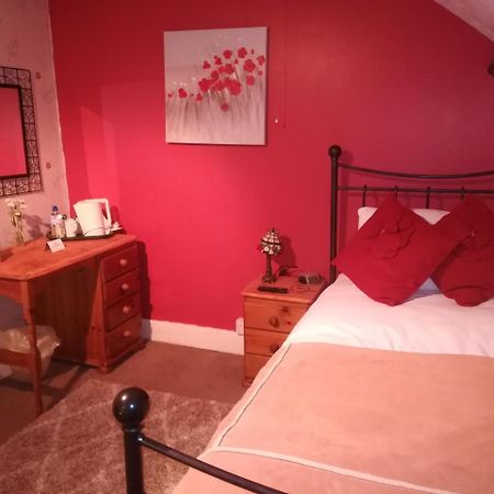 Tara Bed & Breakfast Fishguard Exterior photo