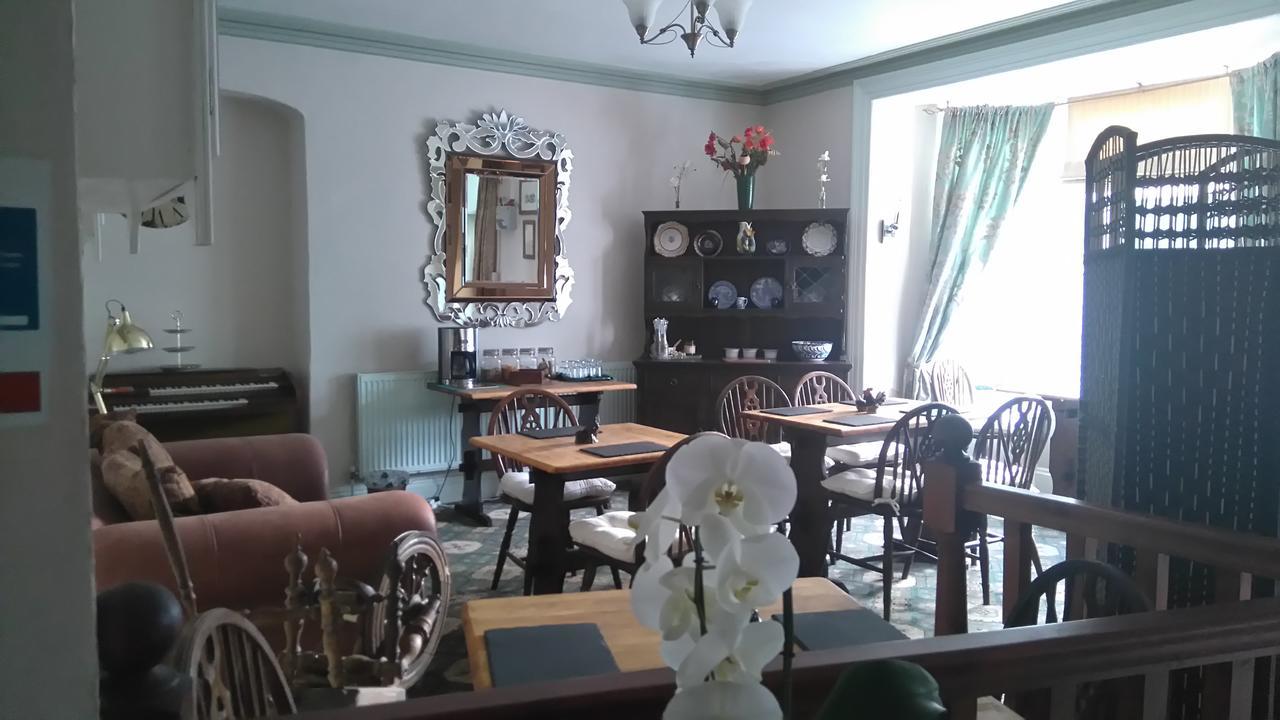Tara Bed & Breakfast Fishguard Exterior photo