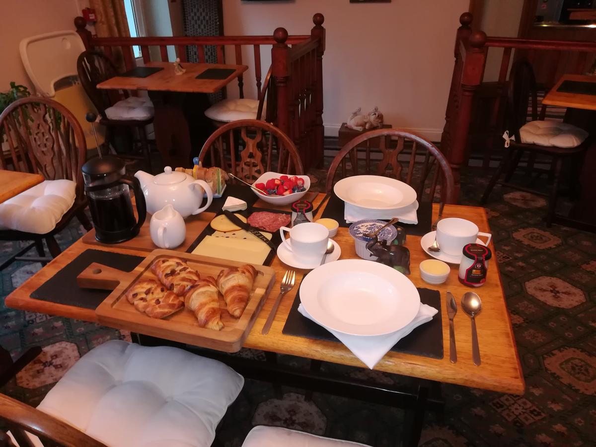 Tara Bed & Breakfast Fishguard Exterior photo
