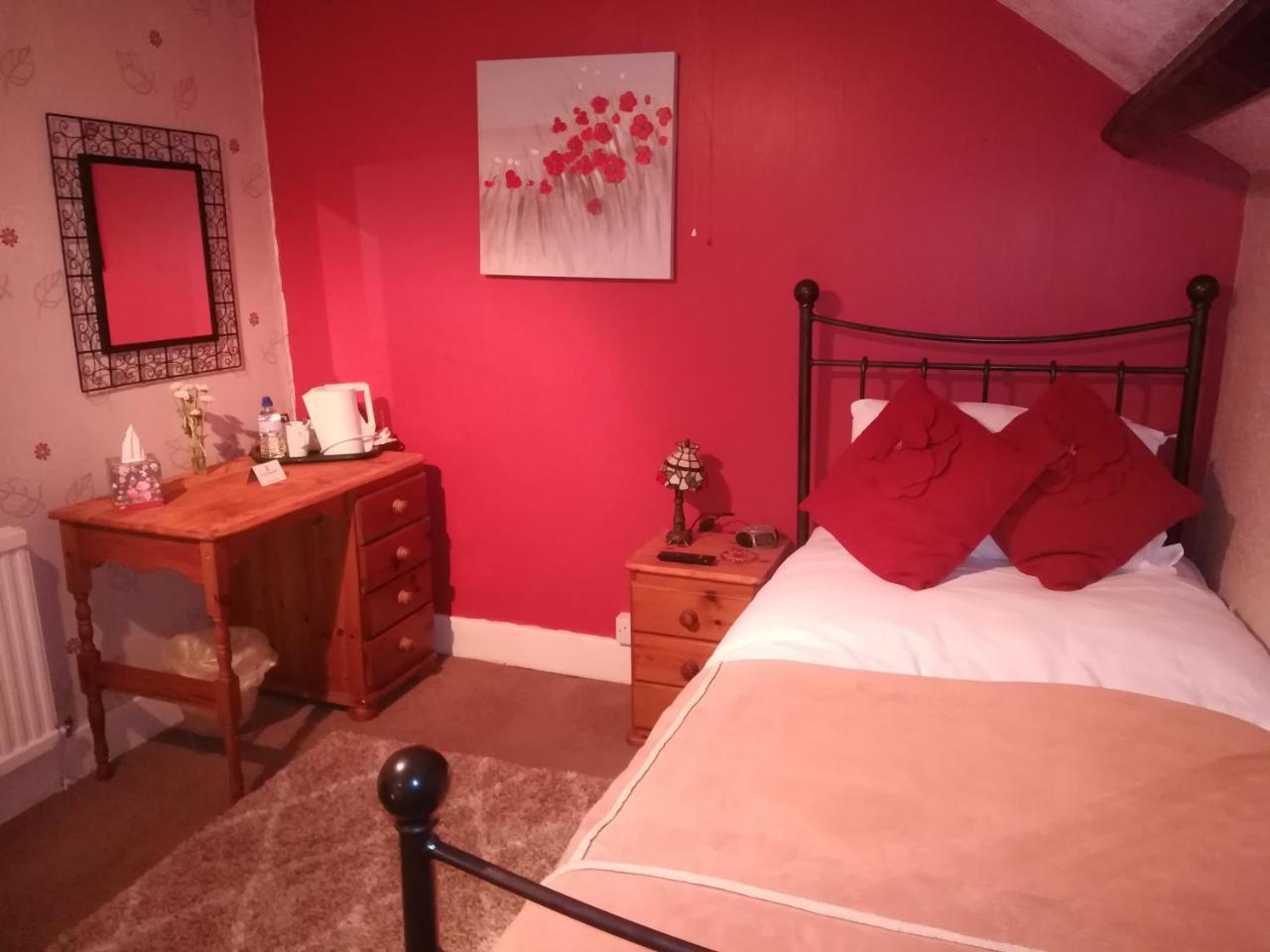 Tara Bed & Breakfast Fishguard Exterior photo