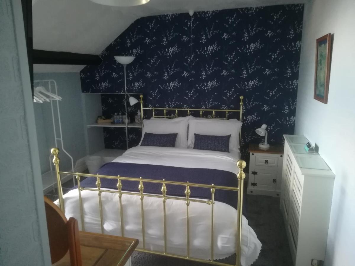 Tara Bed & Breakfast Fishguard Exterior photo